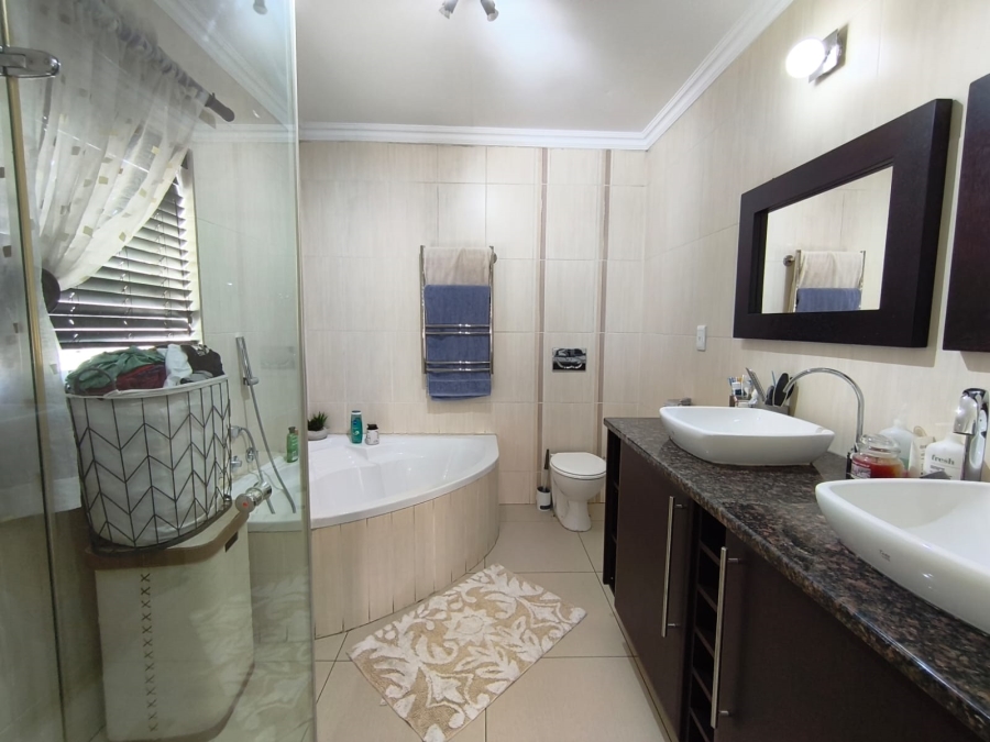4 Bedroom Property for Sale in Brackenhurst Gauteng
