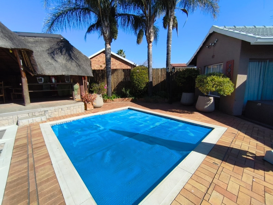 4 Bedroom Property for Sale in Brackenhurst Gauteng