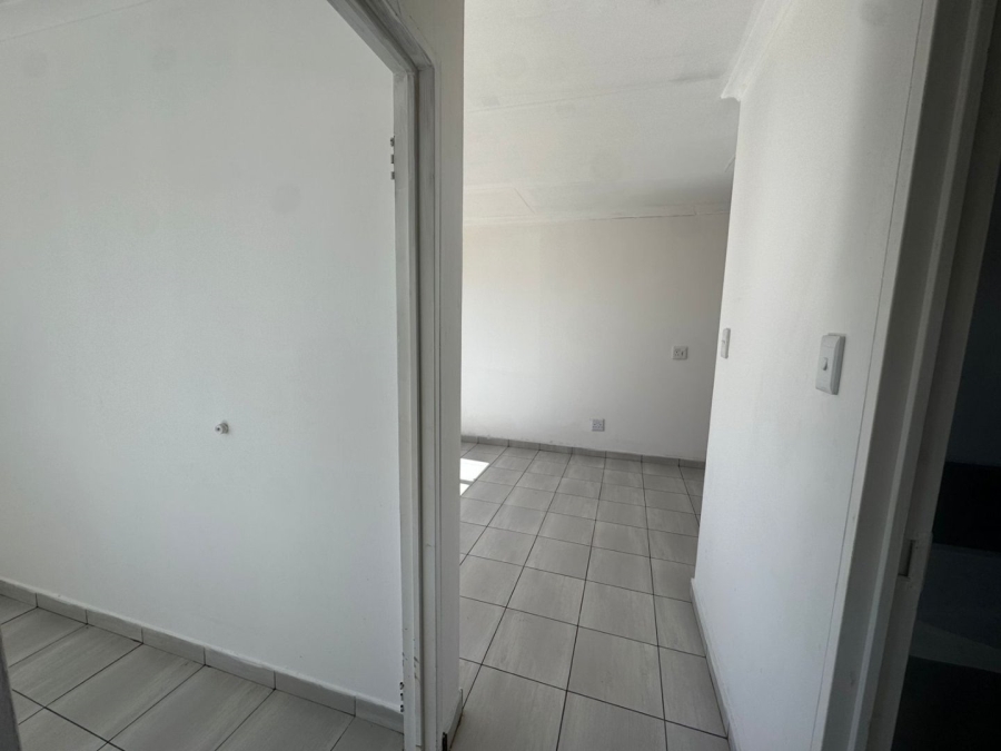 2 Bedroom Property for Sale in Toekomsrus Gauteng