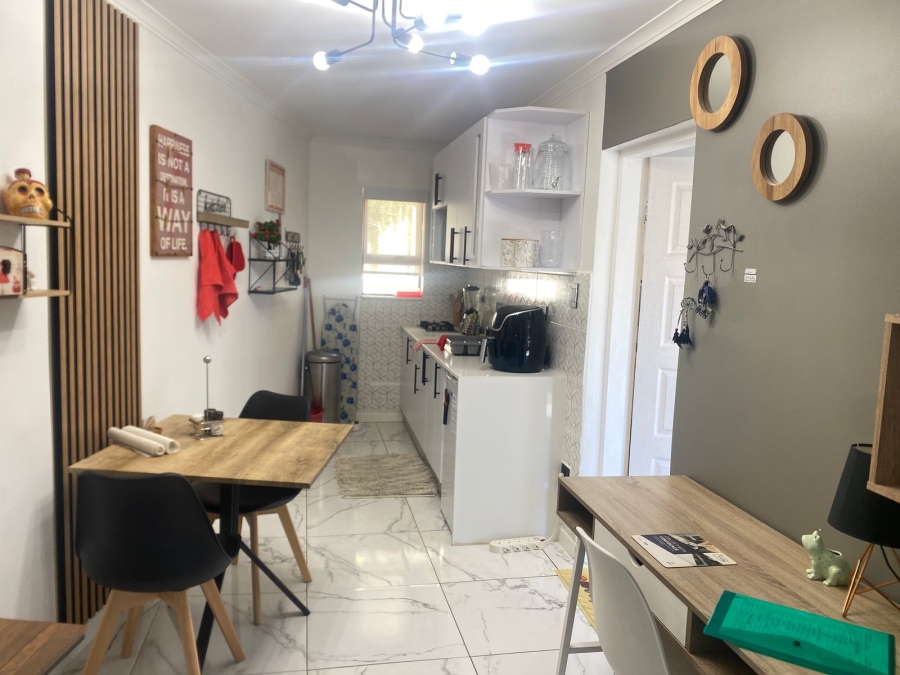 To Let 1 Bedroom Property for Rent in Beverley Gauteng