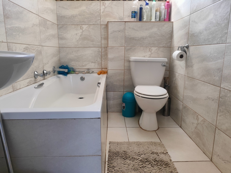 2 Bedroom Property for Sale in Silverton Gauteng