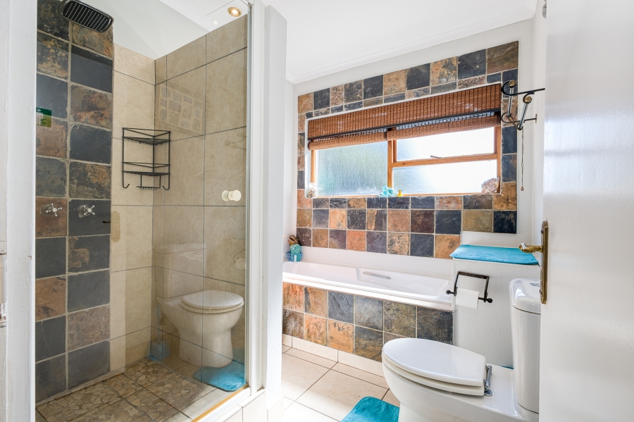 3 Bedroom Property for Sale in Magaliessig Gauteng