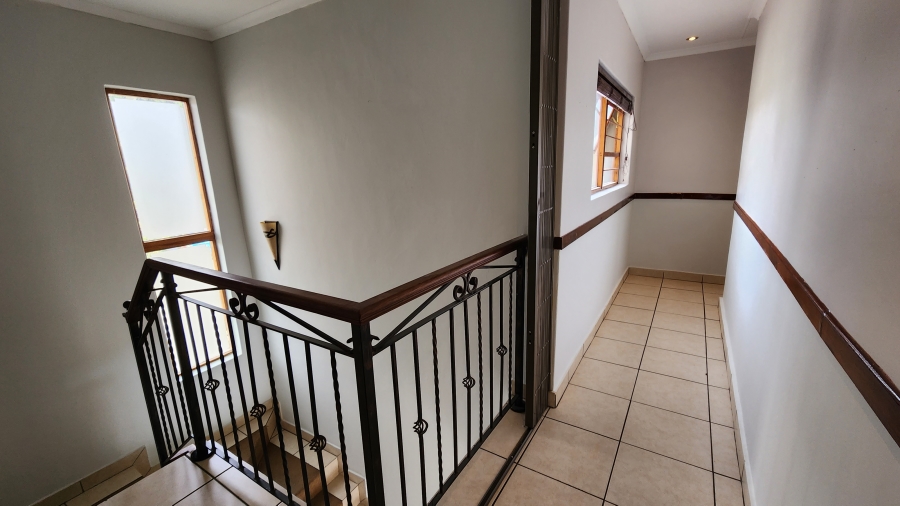 3 Bedroom Property for Sale in Magaliessig Gauteng