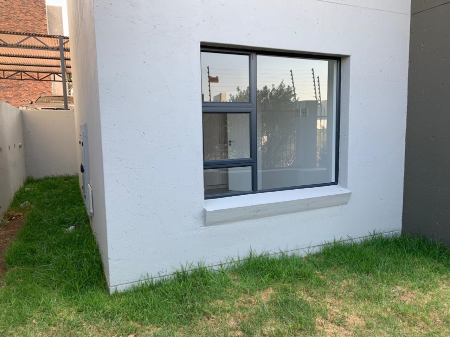 To Let 2 Bedroom Property for Rent in Lonehill Gauteng