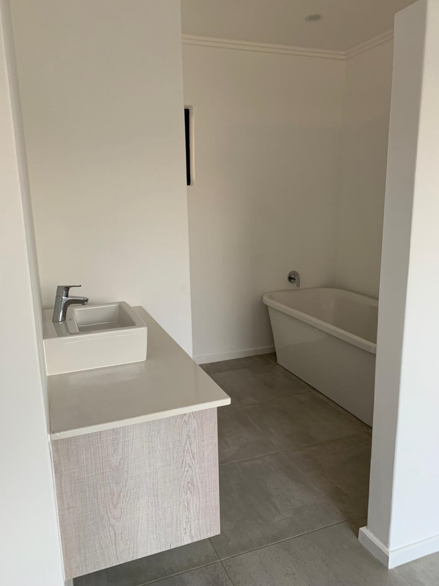 To Let 2 Bedroom Property for Rent in Lonehill Gauteng
