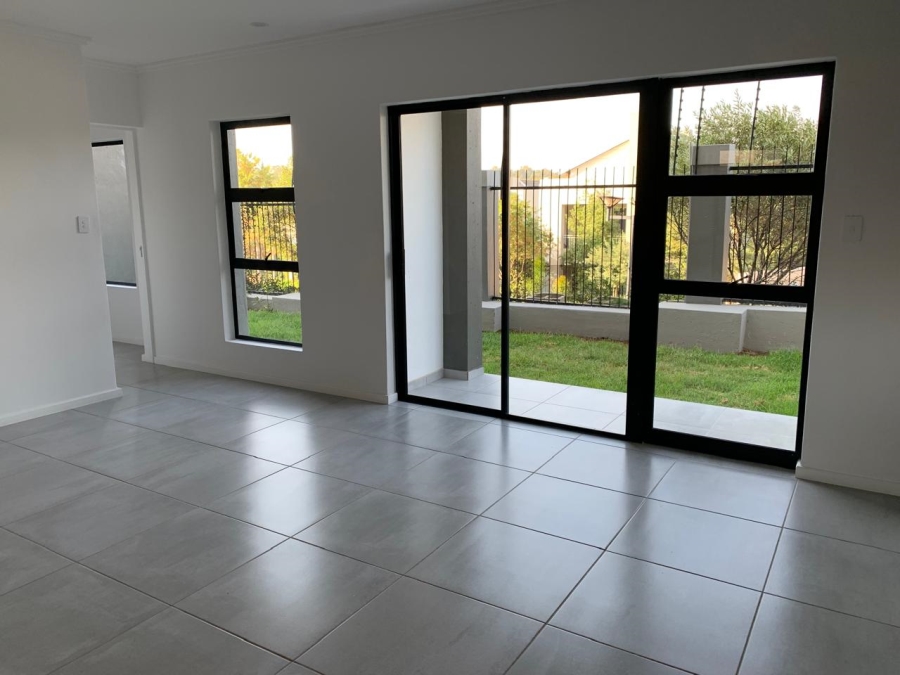 To Let 2 Bedroom Property for Rent in Lonehill Gauteng