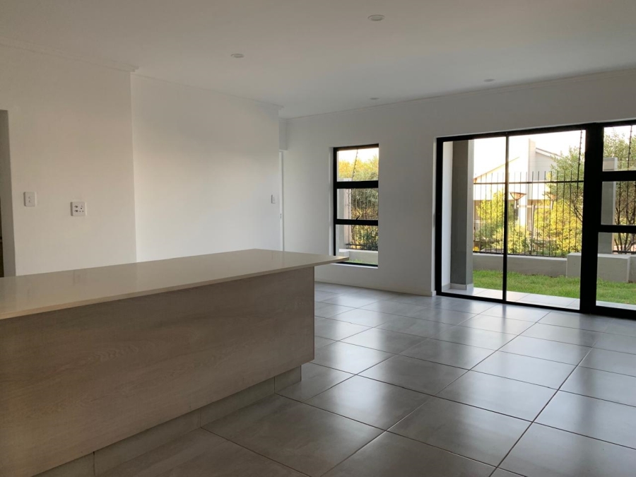 To Let 2 Bedroom Property for Rent in Lonehill Gauteng