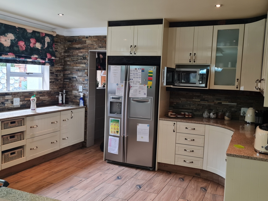 3 Bedroom Property for Sale in Sonneveld Gauteng