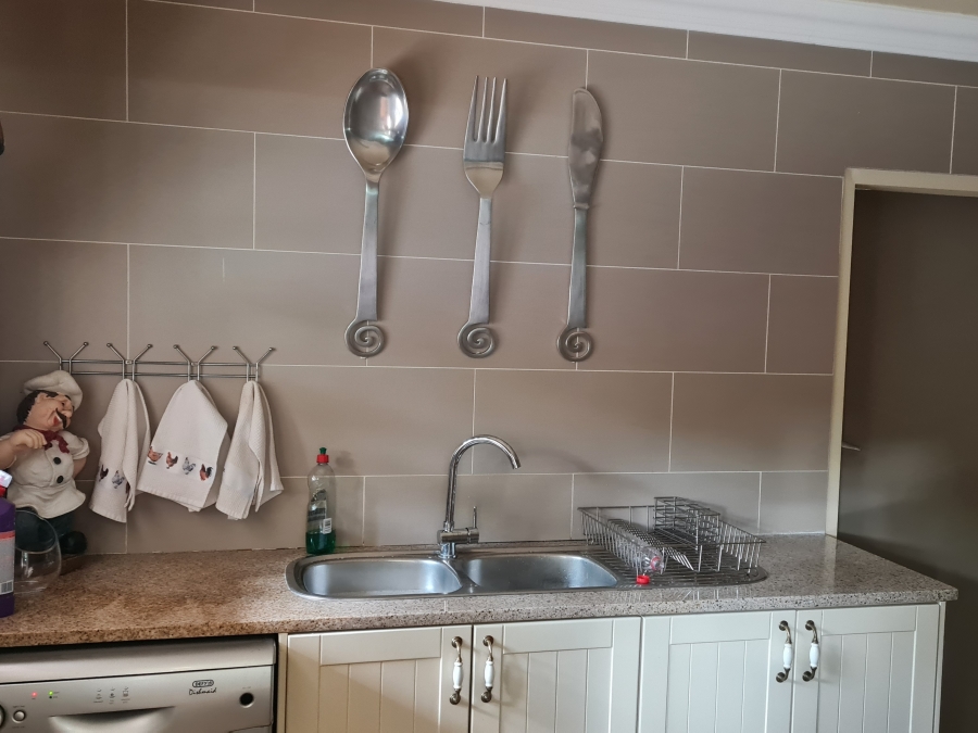 3 Bedroom Property for Sale in Sonneveld Gauteng