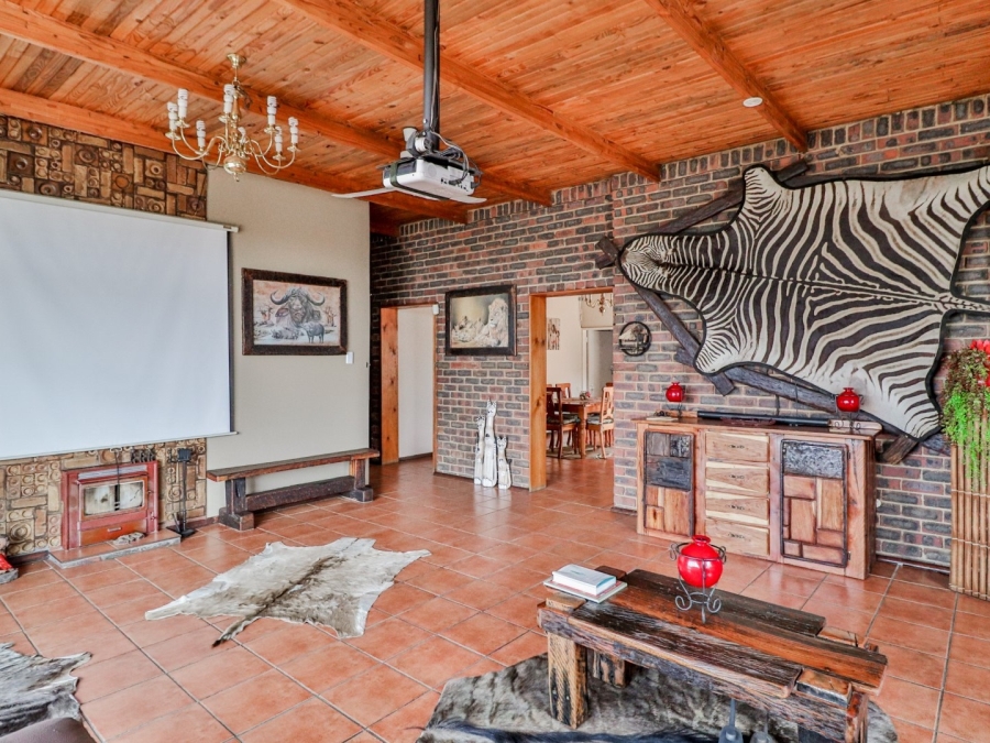6 Bedroom Property for Sale in Kilner Park Gauteng