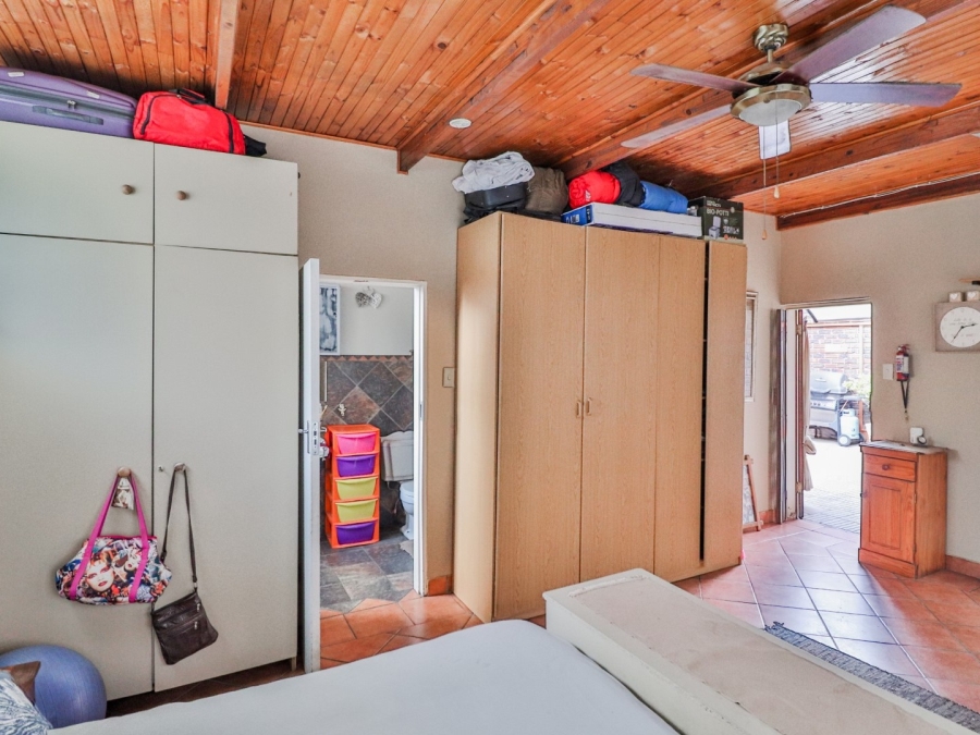 6 Bedroom Property for Sale in Kilner Park Gauteng