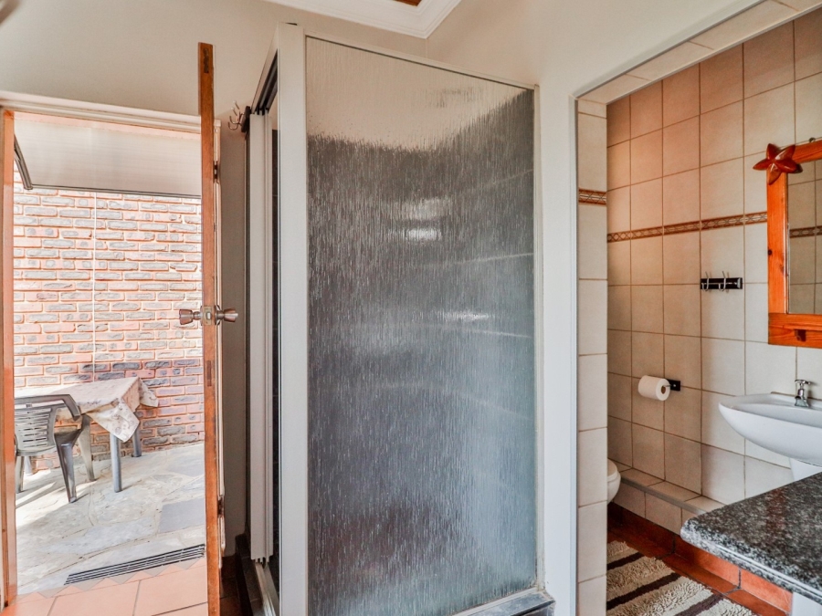 6 Bedroom Property for Sale in Kilner Park Gauteng