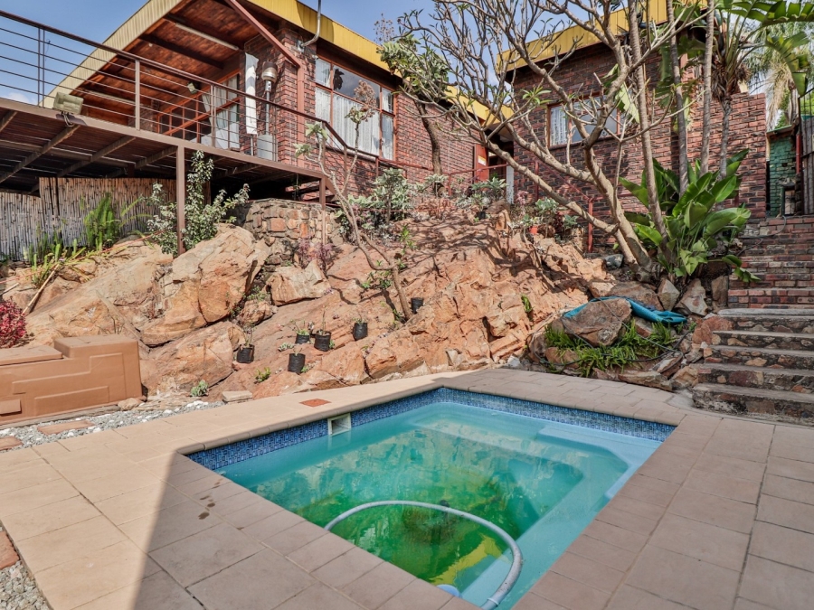 6 Bedroom Property for Sale in Kilner Park Gauteng