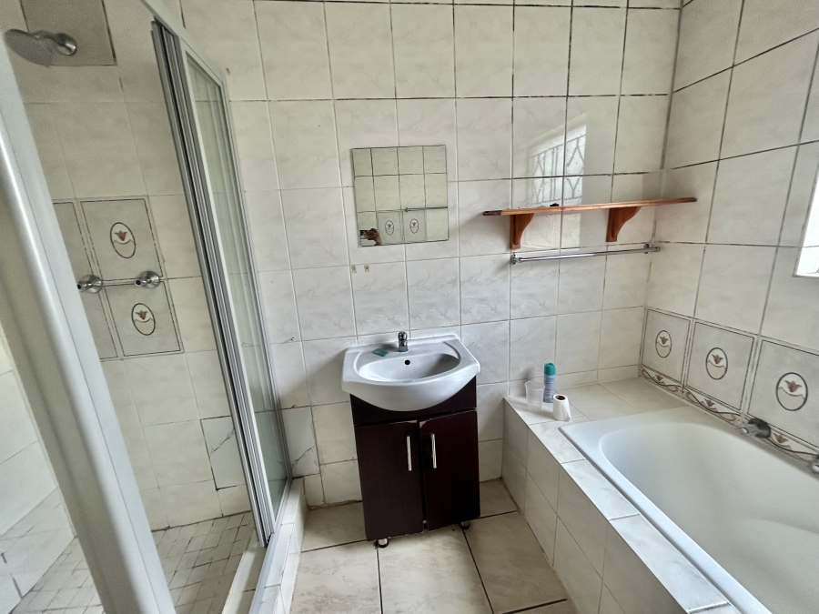 2 Bedroom Property for Sale in Halfway Gardens Gauteng