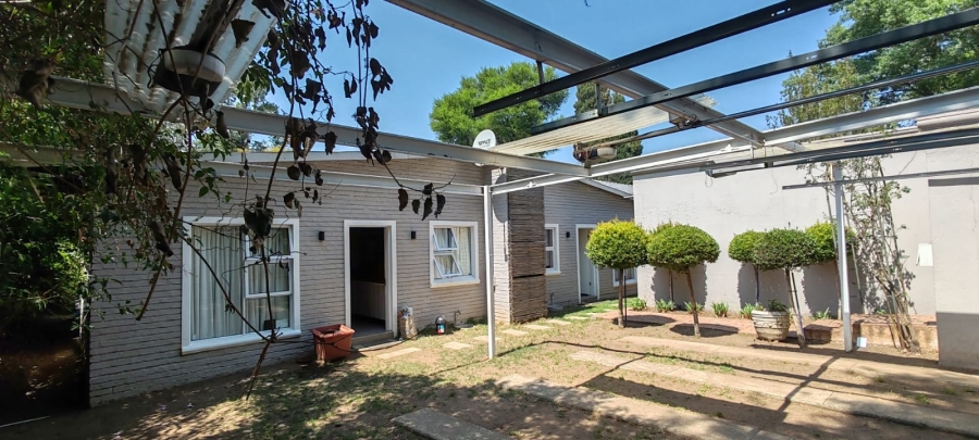 6 Bedroom Property for Sale in Blairgowrie Gauteng