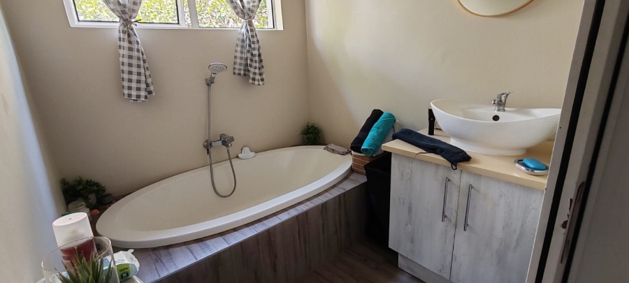 6 Bedroom Property for Sale in Blairgowrie Gauteng