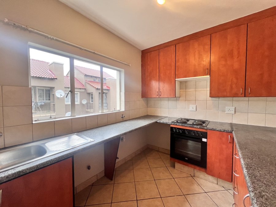 To Let 2 Bedroom Property for Rent in Halfway Gardens Gauteng