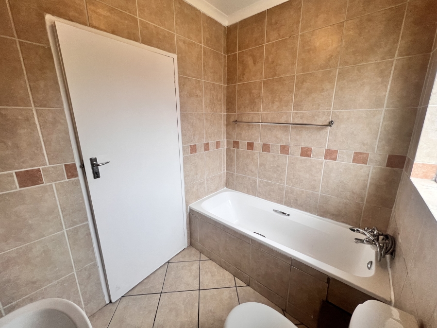 To Let 2 Bedroom Property for Rent in Halfway Gardens Gauteng