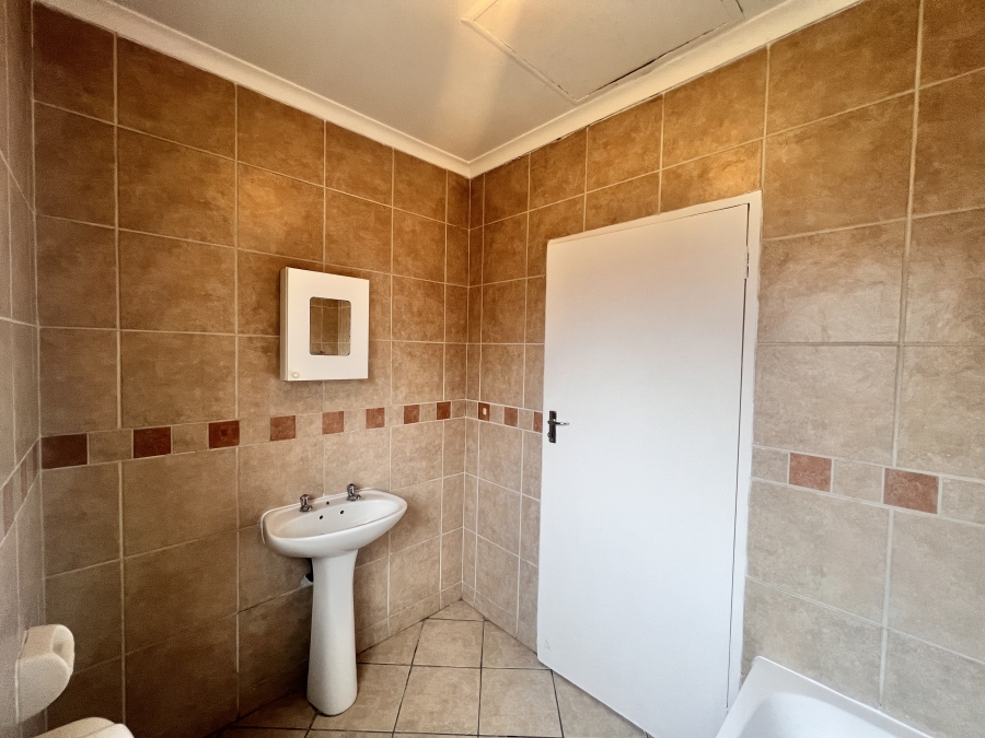 To Let 2 Bedroom Property for Rent in Halfway Gardens Gauteng