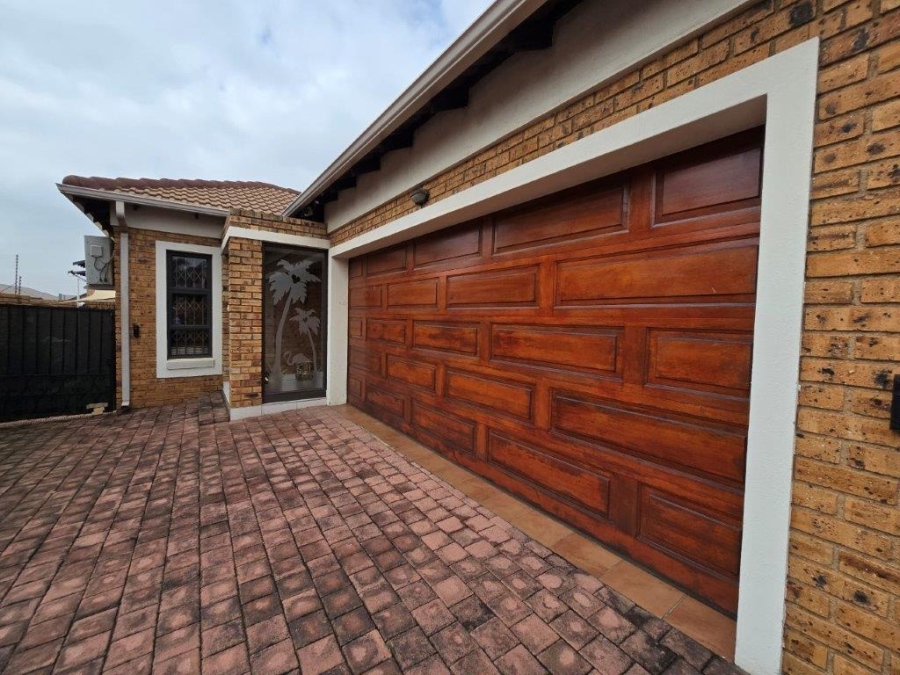 3 Bedroom Property for Sale in New Market Park Gauteng