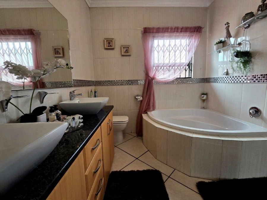 3 Bedroom Property for Sale in New Market Park Gauteng