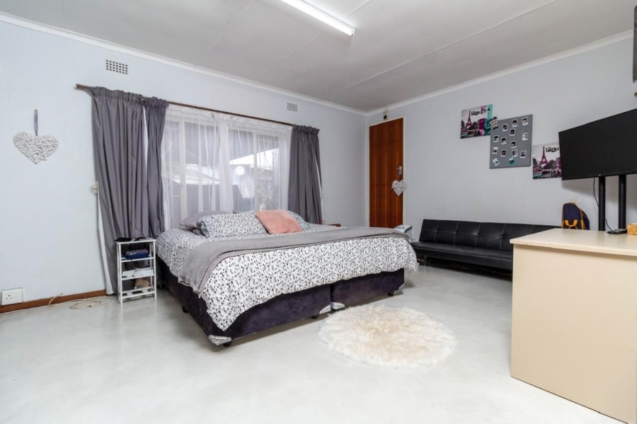 7 Bedroom Property for Sale in Groblerpark Gauteng