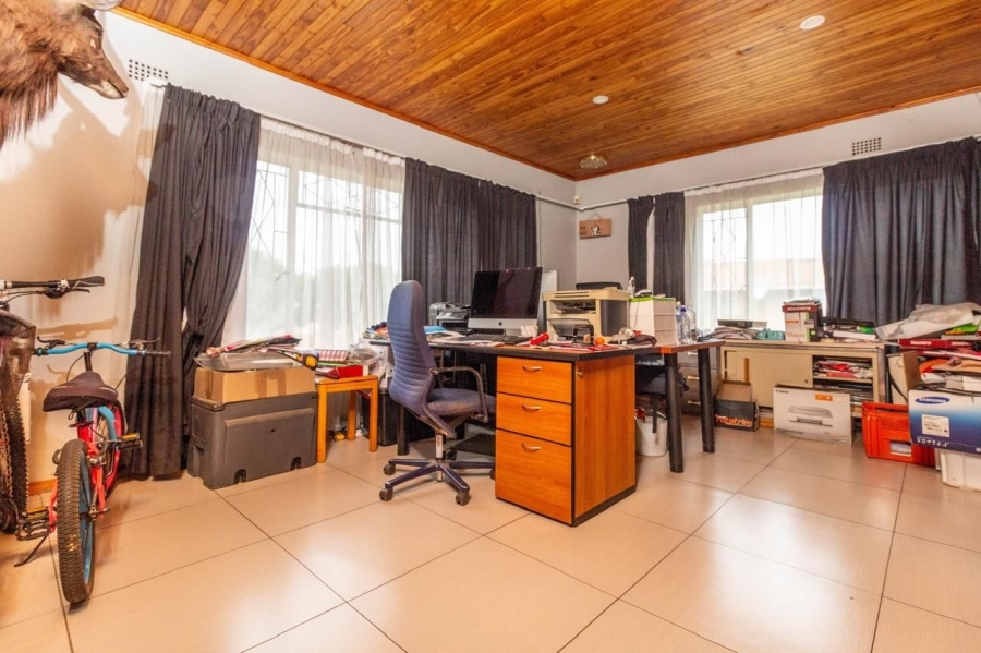 7 Bedroom Property for Sale in Groblerpark Gauteng