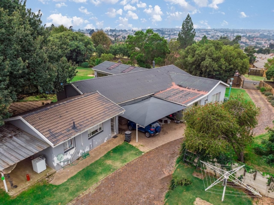 7 Bedroom Property for Sale in Groblerpark Gauteng