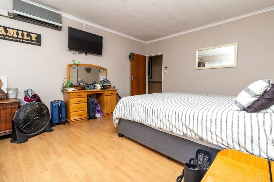 7 Bedroom Property for Sale in Groblerpark Gauteng