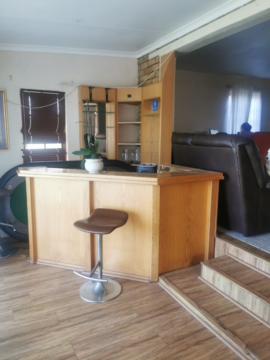 7 Bedroom Property for Sale in Groblerpark Gauteng