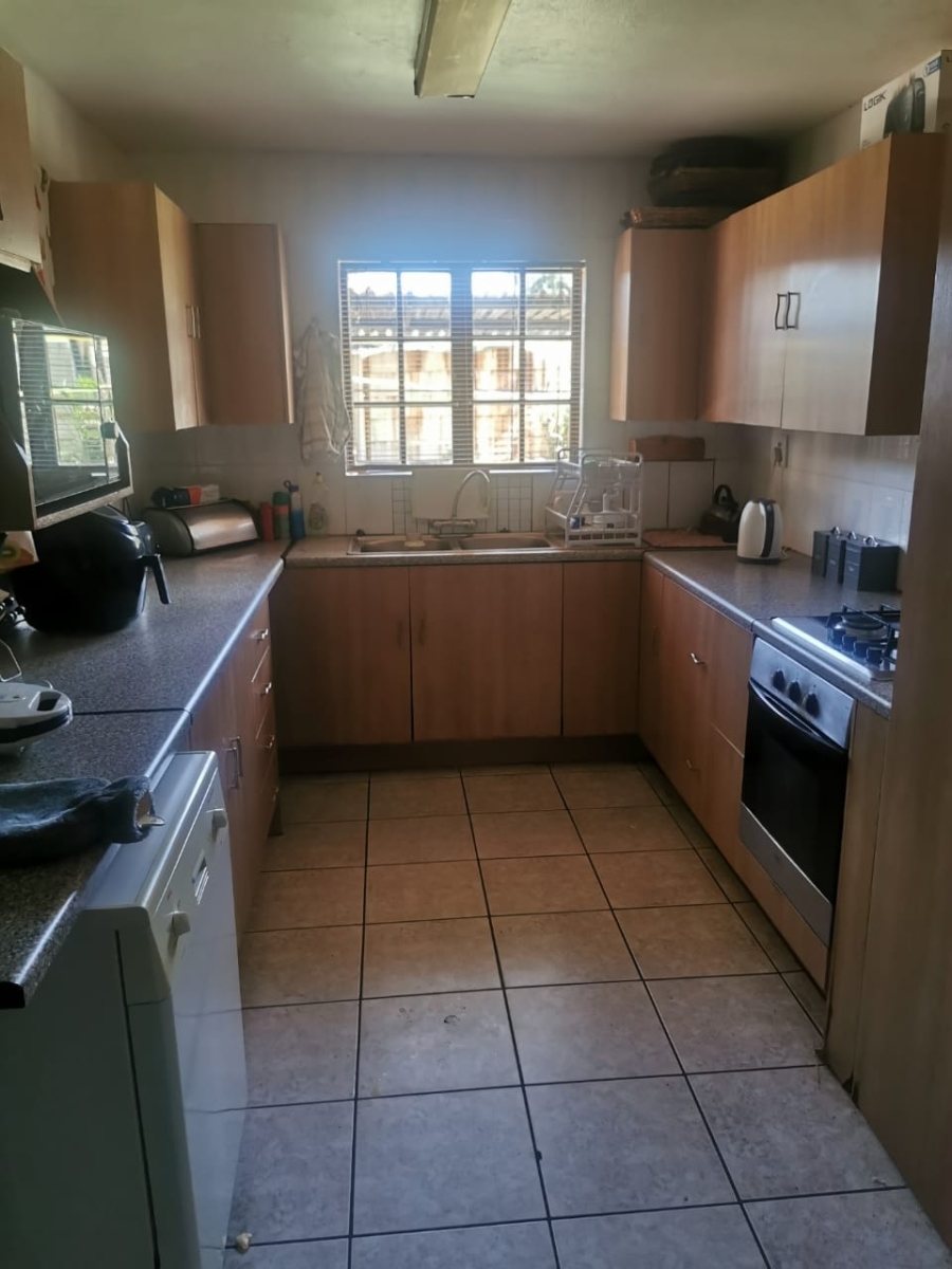 7 Bedroom Property for Sale in Groblerpark Gauteng