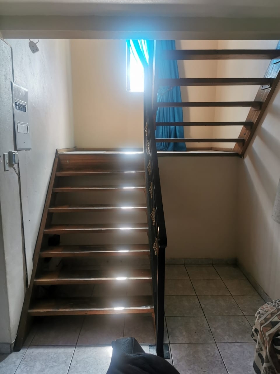 7 Bedroom Property for Sale in Groblerpark Gauteng