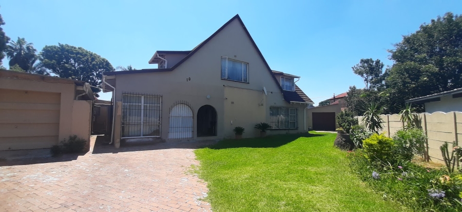 8 Bedroom Property for Sale in Bonaero Park Gauteng