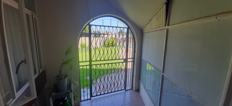 8 Bedroom Property for Sale in Bonaero Park Gauteng