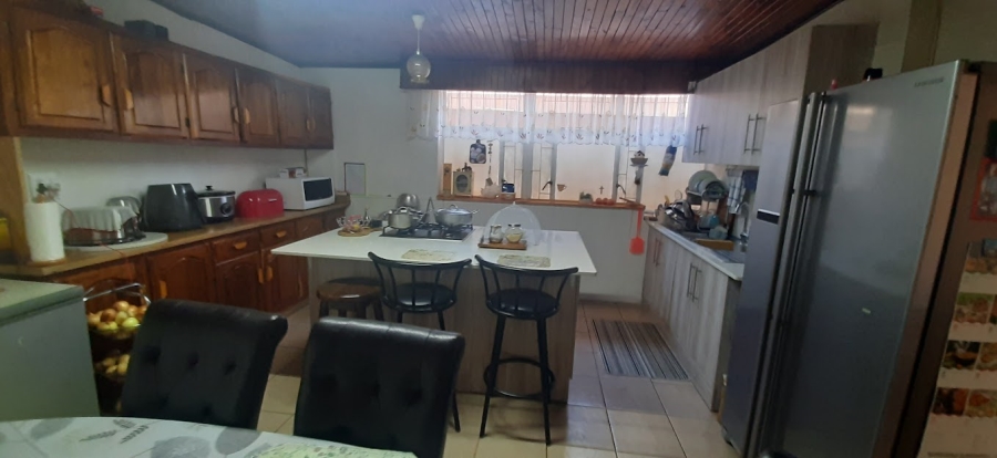 8 Bedroom Property for Sale in Bonaero Park Gauteng