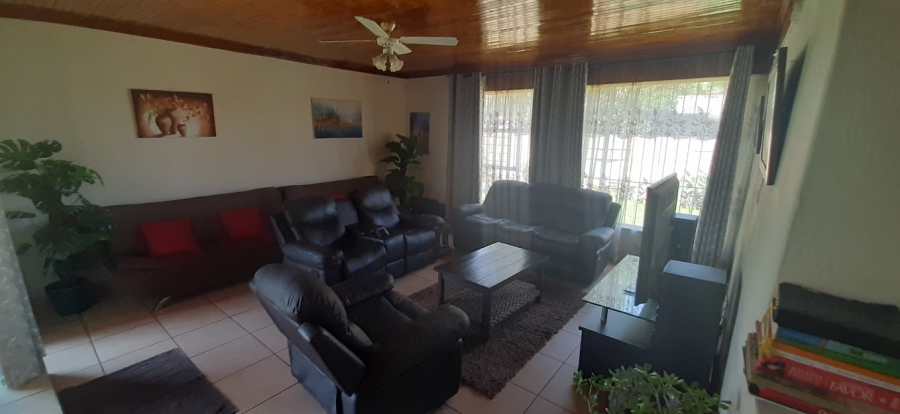 8 Bedroom Property for Sale in Bonaero Park Gauteng