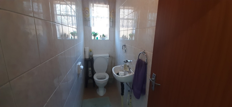 8 Bedroom Property for Sale in Bonaero Park Gauteng