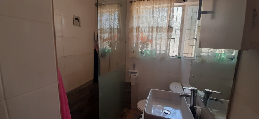8 Bedroom Property for Sale in Bonaero Park Gauteng