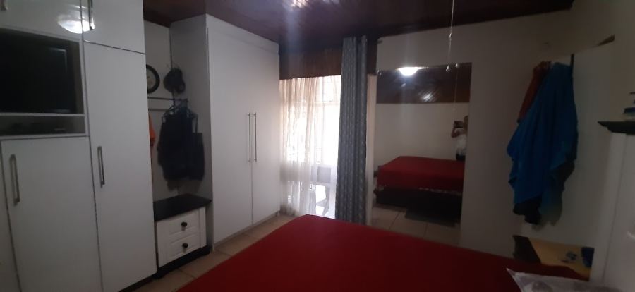 8 Bedroom Property for Sale in Bonaero Park Gauteng