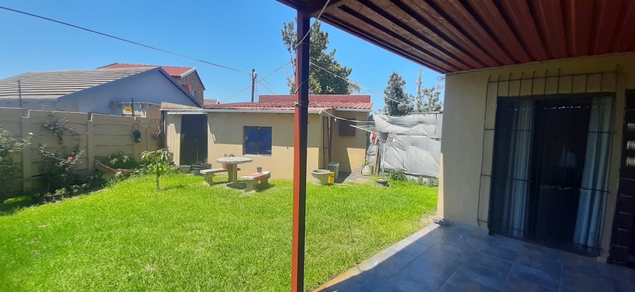 8 Bedroom Property for Sale in Bonaero Park Gauteng