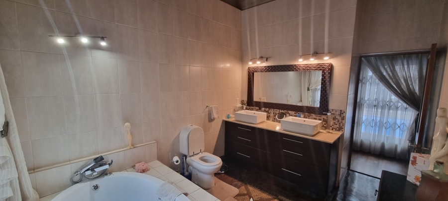 2 Bedroom Property for Sale in Henley on Klip Gauteng