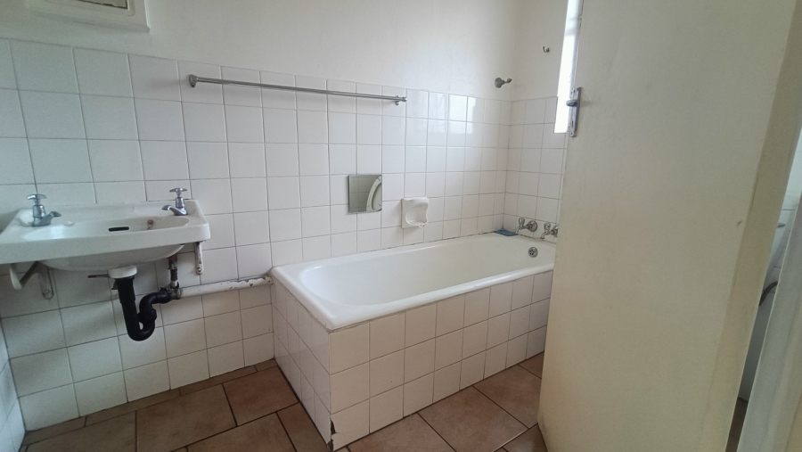 1 Bedroom Property for Sale in New Redruth Gauteng