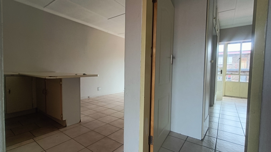 1 Bedroom Property for Sale in New Redruth Gauteng