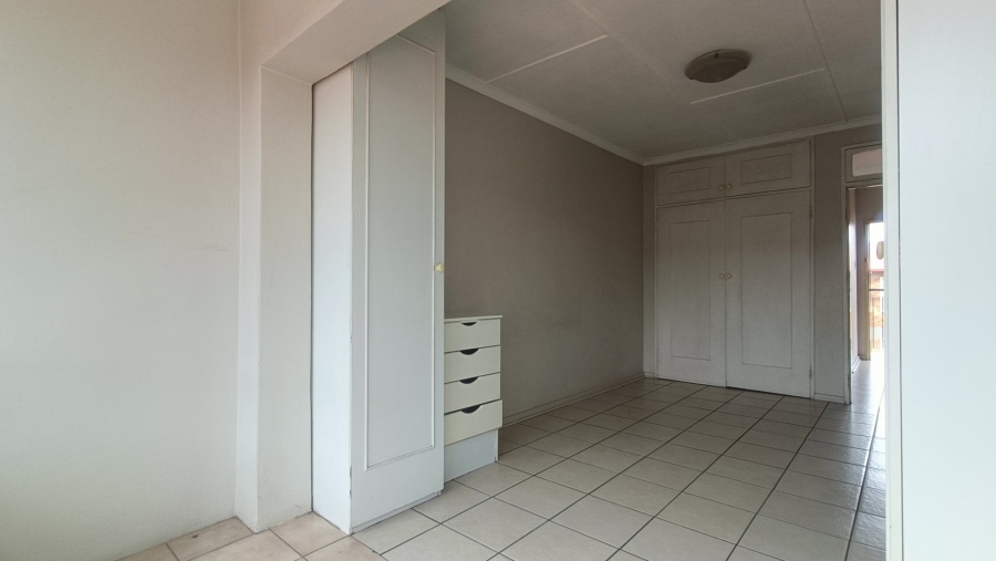 1 Bedroom Property for Sale in New Redruth Gauteng