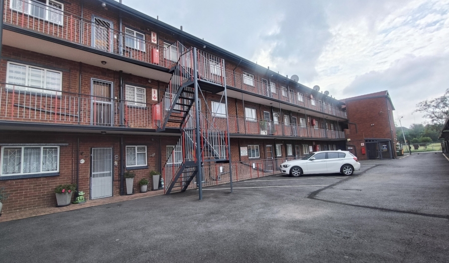 1 Bedroom Property for Sale in New Redruth Gauteng