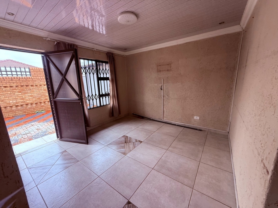 3 Bedroom Property for Sale in Meredale Gauteng