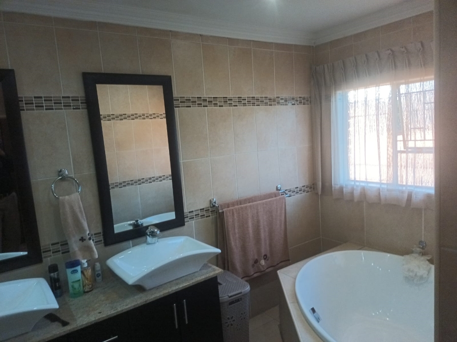 4 Bedroom Property for Sale in Sunward Park Gauteng