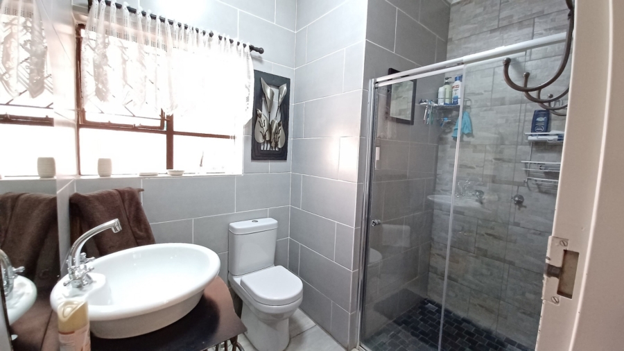 5 Bedroom Property for Sale in Vanderbijlpark SE 2 Gauteng