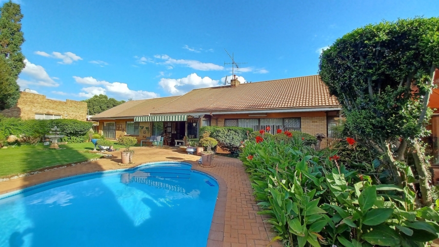 5 Bedroom Property for Sale in Vanderbijlpark SE 2 Gauteng