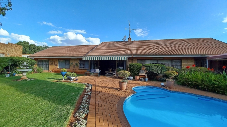 5 Bedroom Property for Sale in Vanderbijlpark SE 2 Gauteng